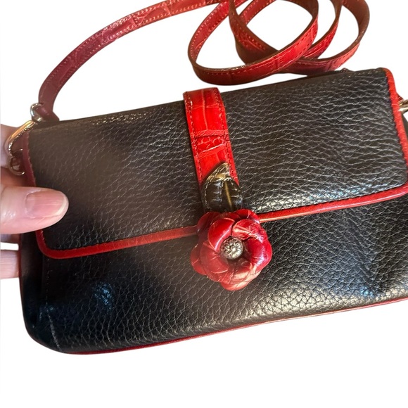 Vtg. Brighton. Rosie Mini Black Red Pebbled Leather Crossbody Rose Detail - Picture 7 of 12